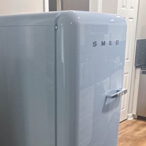 Smeg Fab 28 Fridge in the kitchen.